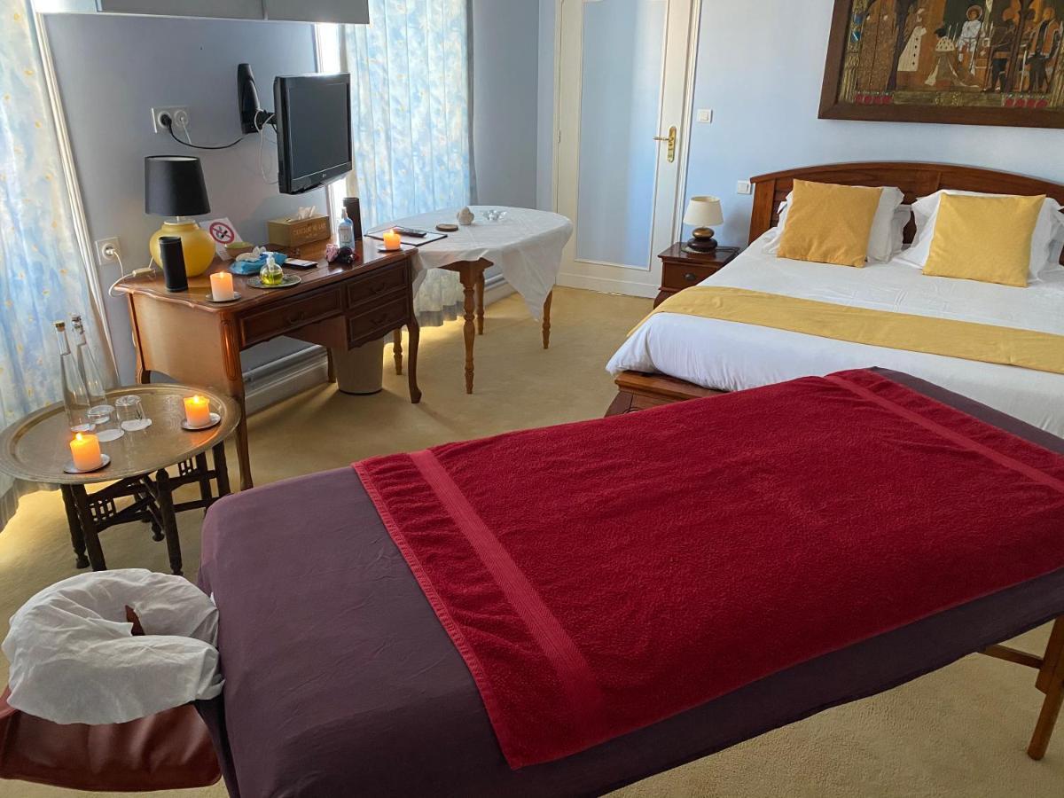 Logis Hotels Domaine Du Chatelard Dirac Bagian luar foto