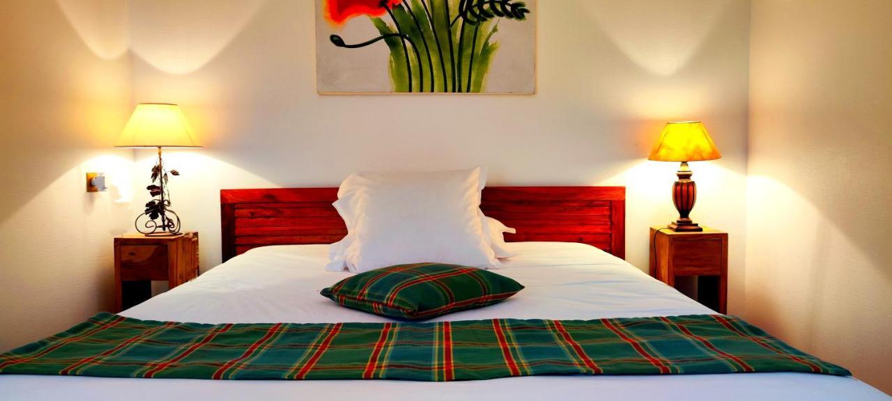 Logis Hotels Domaine Du Chatelard Dirac Bagian luar foto