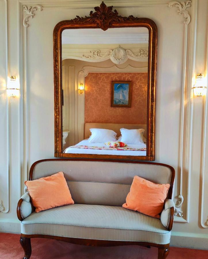 Logis Hotels Domaine Du Chatelard Dirac Bagian luar foto