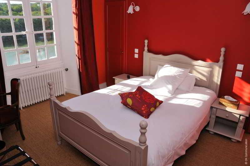 Logis Hotels Domaine Du Chatelard Dirac Bagian luar foto