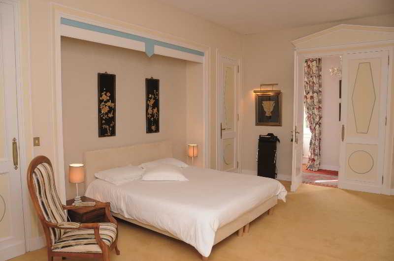 Logis Hotels Domaine Du Chatelard Dirac Bagian luar foto