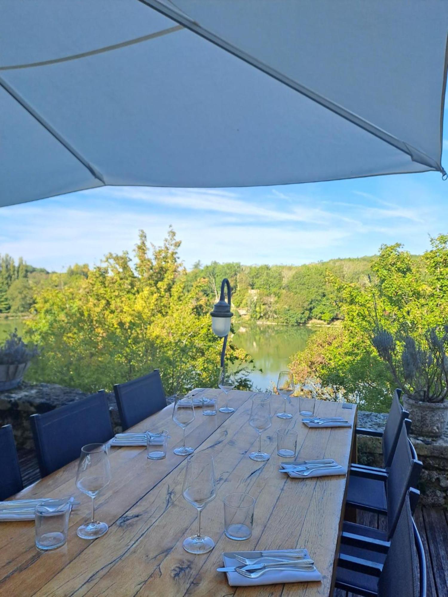 Logis Hotels Domaine Du Chatelard Dirac Bagian luar foto
