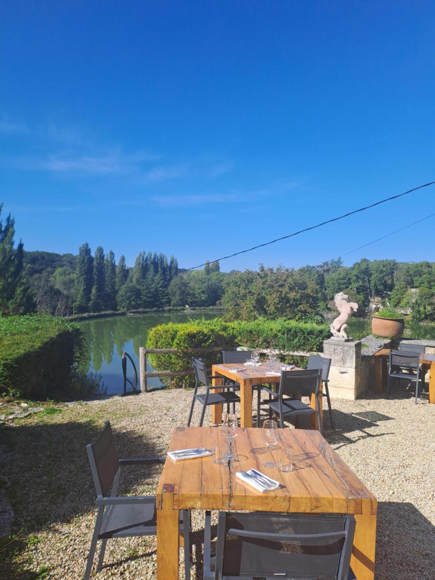 Logis Hotels Domaine Du Chatelard Dirac Bagian luar foto