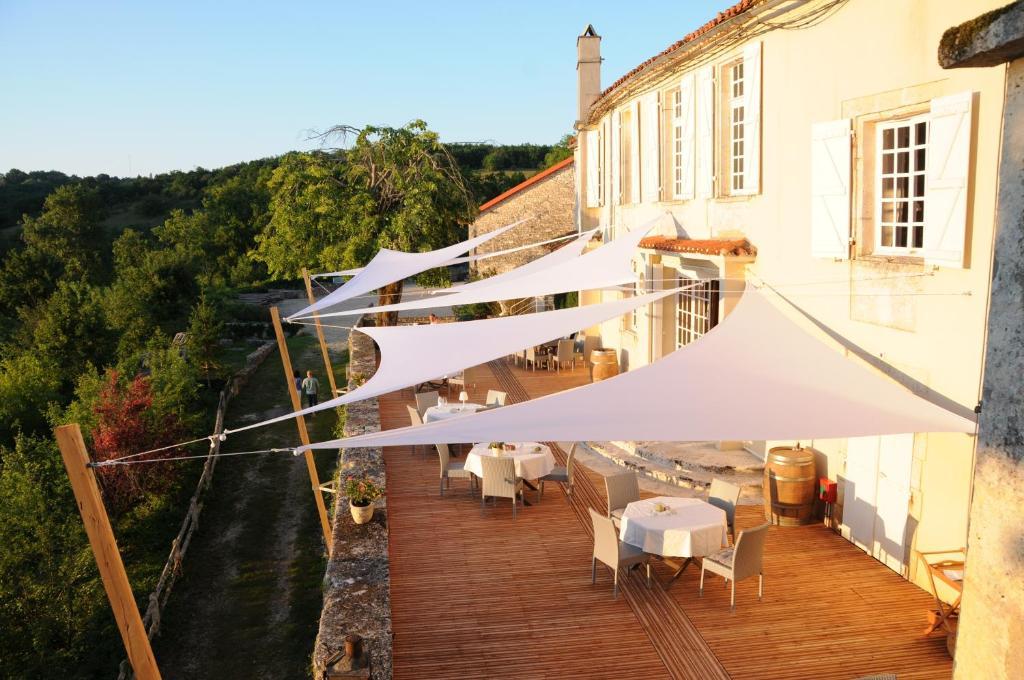Logis Hotels Domaine Du Chatelard Dirac Bagian luar foto